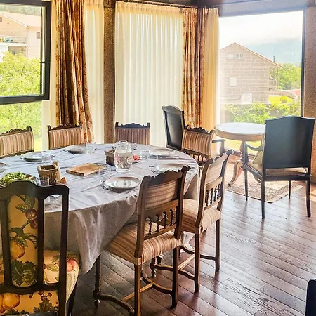 Semesterbostad 4 Bedroom Cozy Home In As Cernadas